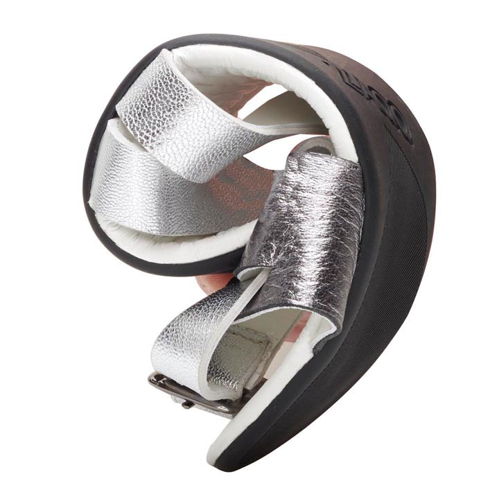 The PERLAQ Silver from ZAQQ is a curved black shoe with shiny silver straps, made of high-quality nappa leather. It has a compact design with a highly flexible sole and white lining, meaning it is ideal for flexibility or travel comfort.