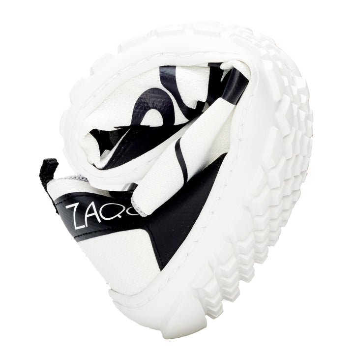 Comfort is key with the SQIM White Black Sneakers from ZAQQ in the center. They feature a thick, textured sole that flexibly showcases their flexibility. The top is decorated with subtle black and white design elements, all made from environmentally friendly recycled fibers.