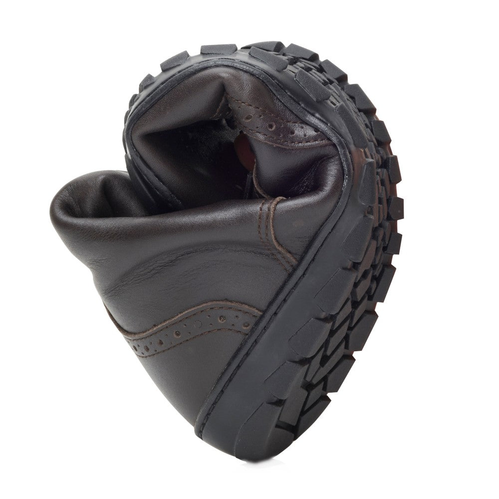 The QUINTIC Winter Brogue Dark Brown from ZAQQ can be rolled up into a ball, underlining its flexible and durable profile sole, complemented by high-quality nappa leather.