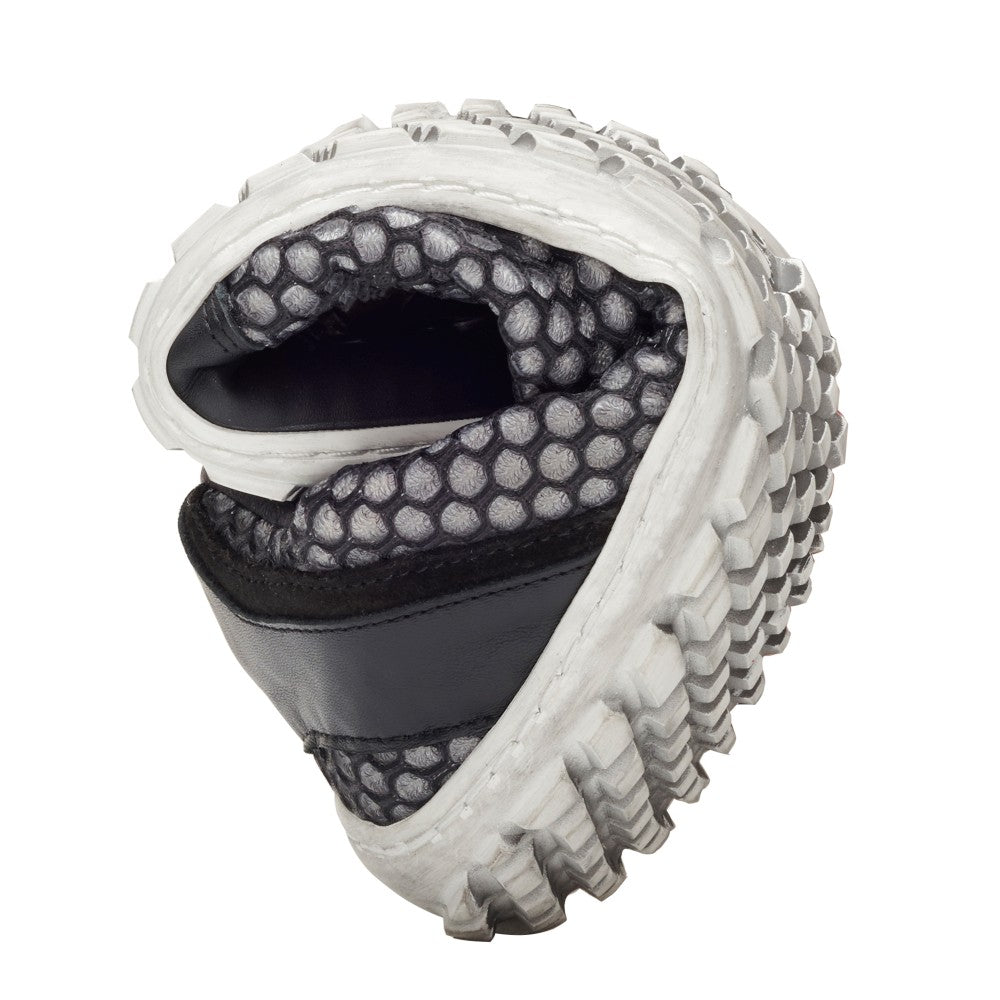 The TOQIO Black from ZAQQ is a flexible sports shoe that bends in the middle, highlighting its black and white tread pattern and barefoot shoe design. The inside features a polka dot pattern with black and gray accents, which underlines its comfort and breathability.