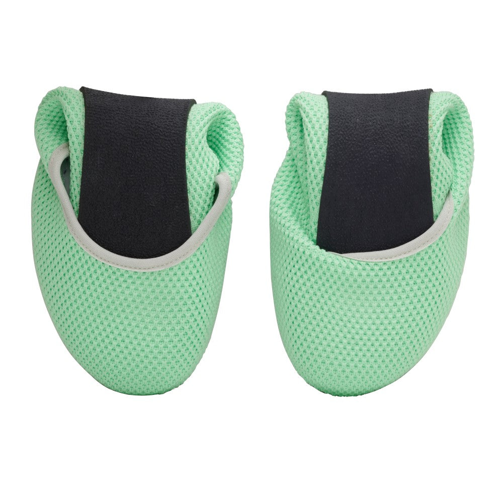 We present the TWIST Green from ZAQQ, a pair of mint green cycling toe warmers with black elastic openings. Specially designed to protect feet from wind and cold while cycling, these covers provide comfort similar to that of a green barefoot ballerina with their breathable fabric.