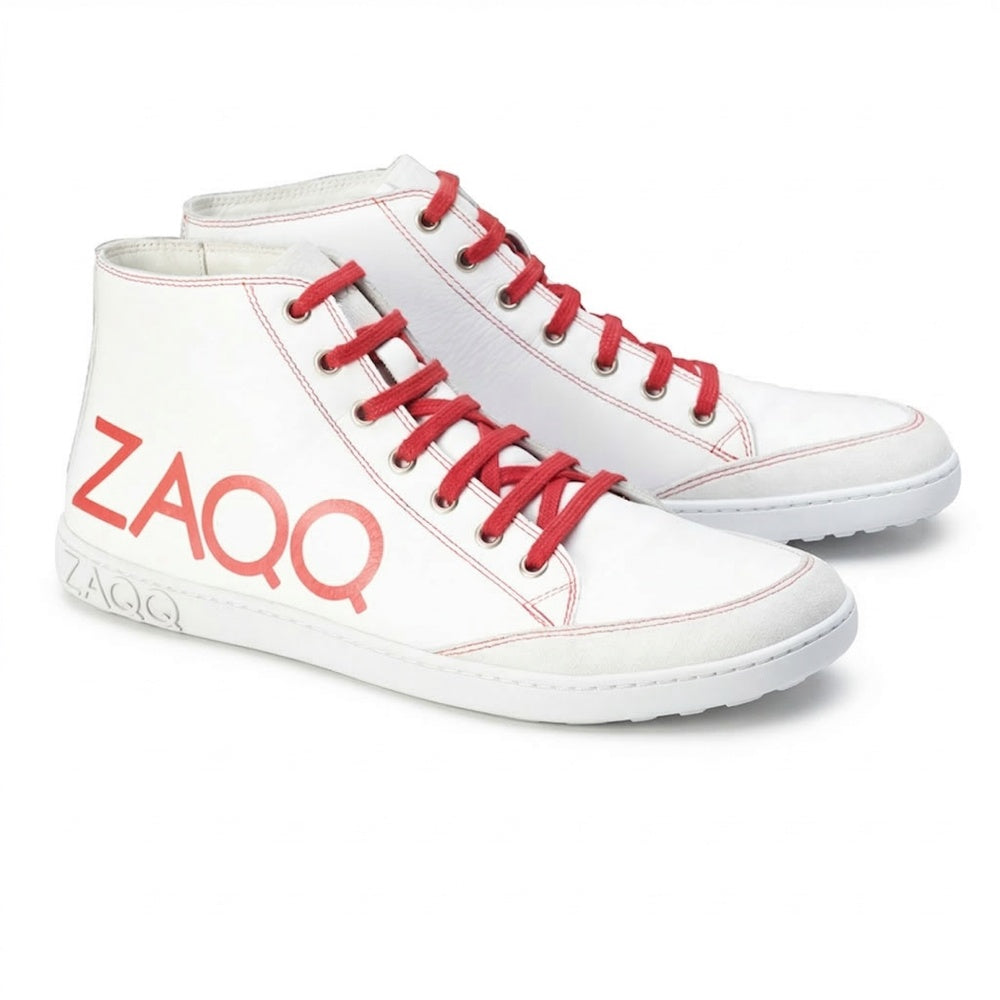 The ultra-modern SQYLA White sneakers from ZAQQ impress with their white high-top design with red laces and the stylish brand name on the side. With an elegant white sole with the embossing ZAQQ at the heel, these shoes perfectly combine style and comfort and capture the essence of a barefoot shoe.