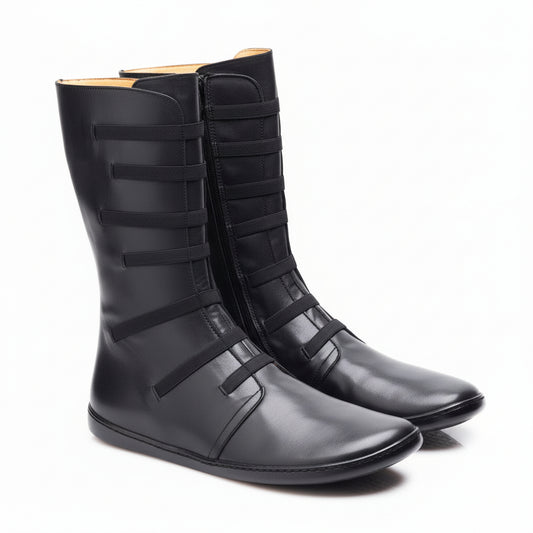 schwarze Barfußstiefel auch für kräftige Waden Dank Stretcheinsatz